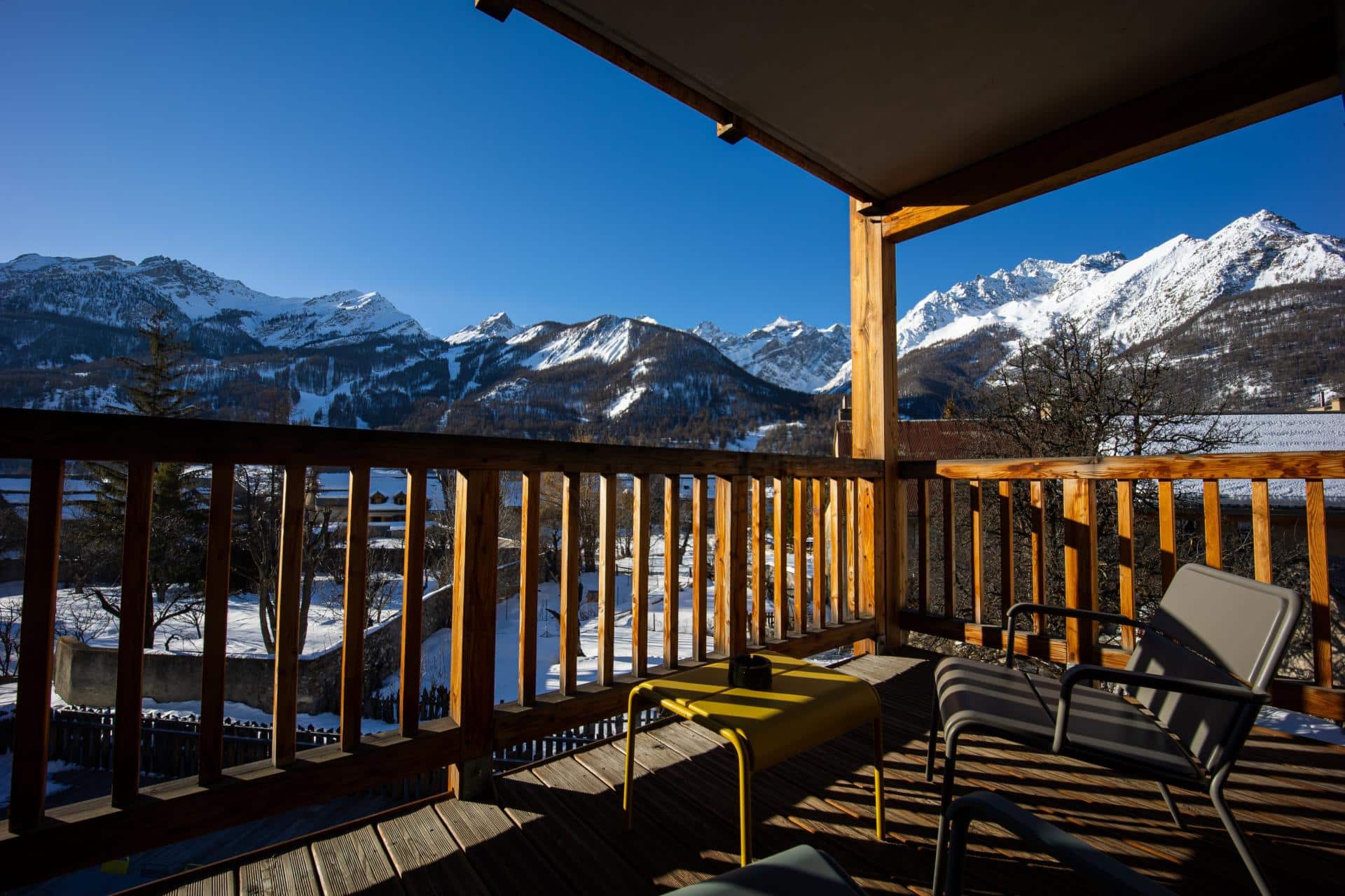 Chambre terrasse balcon Le Monetier Hôtel Hautes Alpes montagnes séminaire