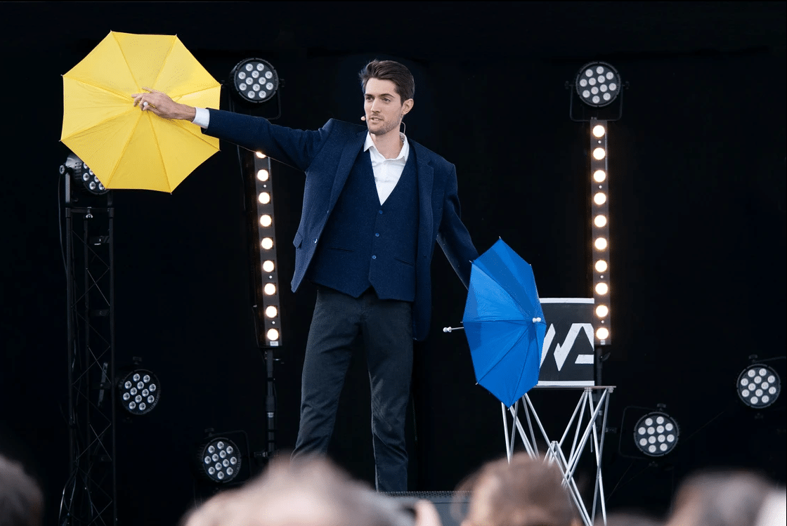 William Arribart Entertainement Magicien Illusionniste Lyon incentive magie illusion animation parapluie