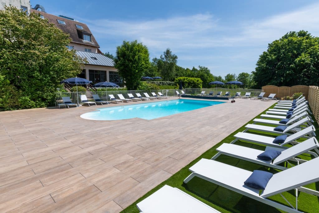 piscine extérieure élégance détente Deauville