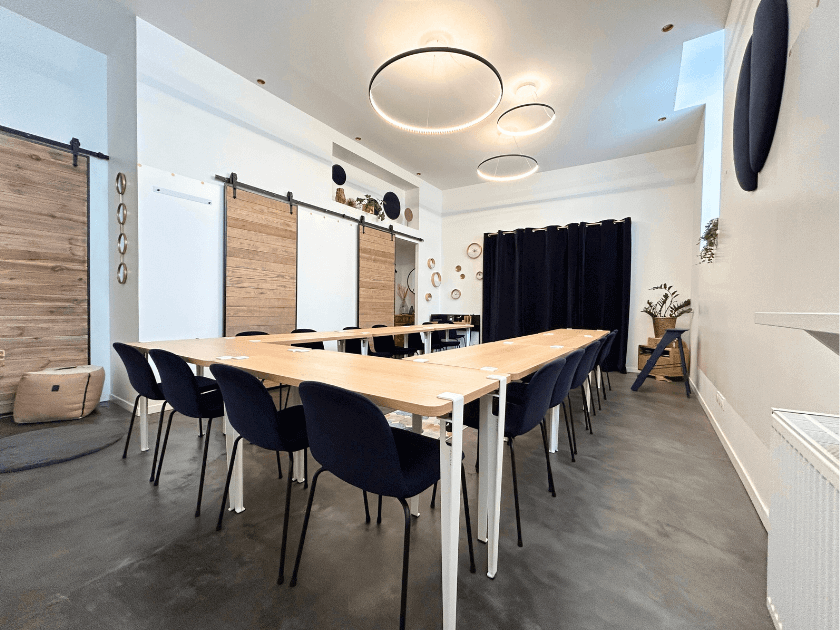 Salle de réunion à louer à Lyon en format U - Le Papillon Bleu