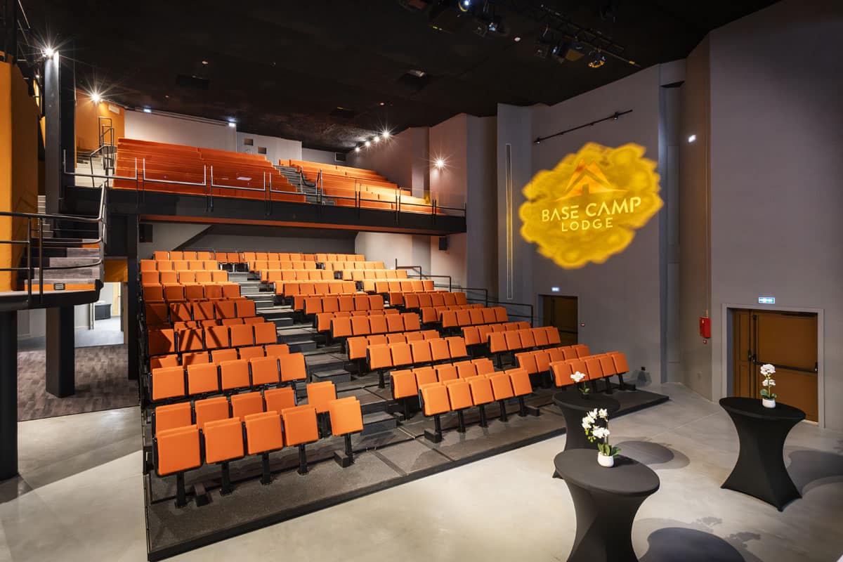 Auditorium plénière – Base Camp Lodge Albertville