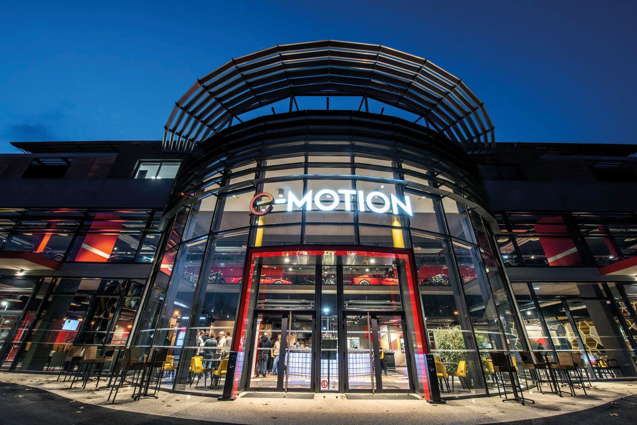 E Motion façade extérieur Annecy complexe evenementiel