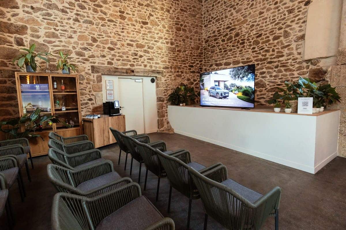 Vue du Château Chapelle Villars au coucher du soleil