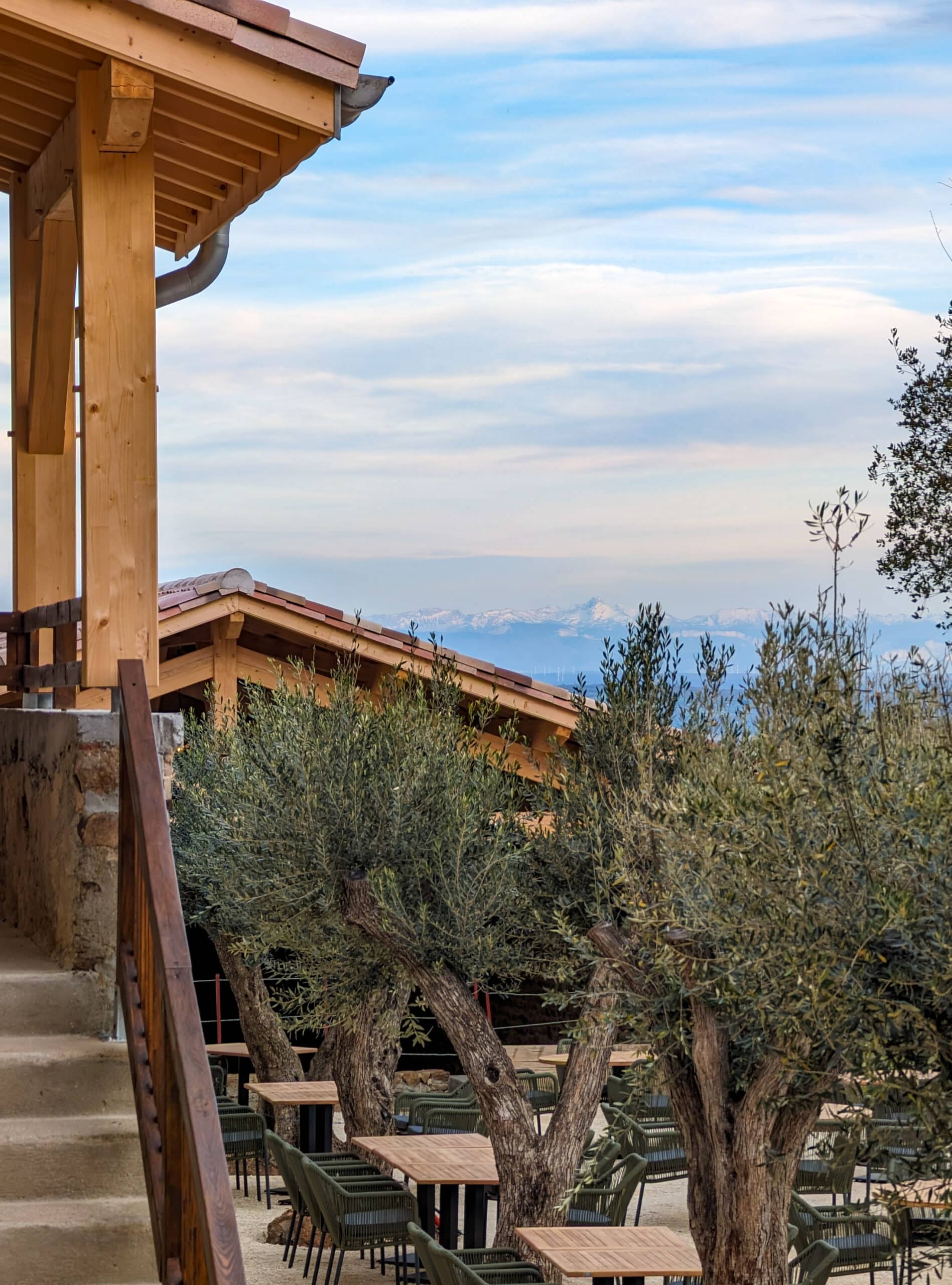 Cour extérieure du Château Chapelle Villars