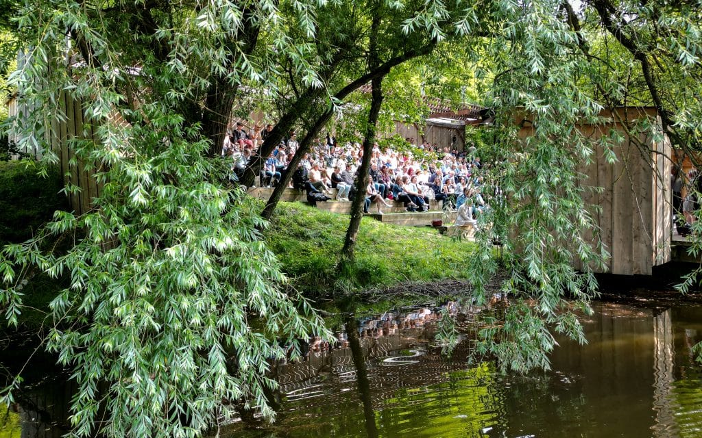 Un espace scénique en pleine nature, inspirant et atypique.