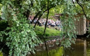 Un espace scénique en pleine nature, inspirant et atypique.