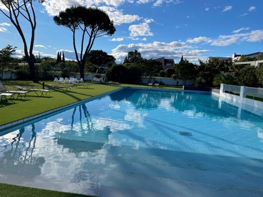 Grande piscine du Domaine de Janus à Ruoms