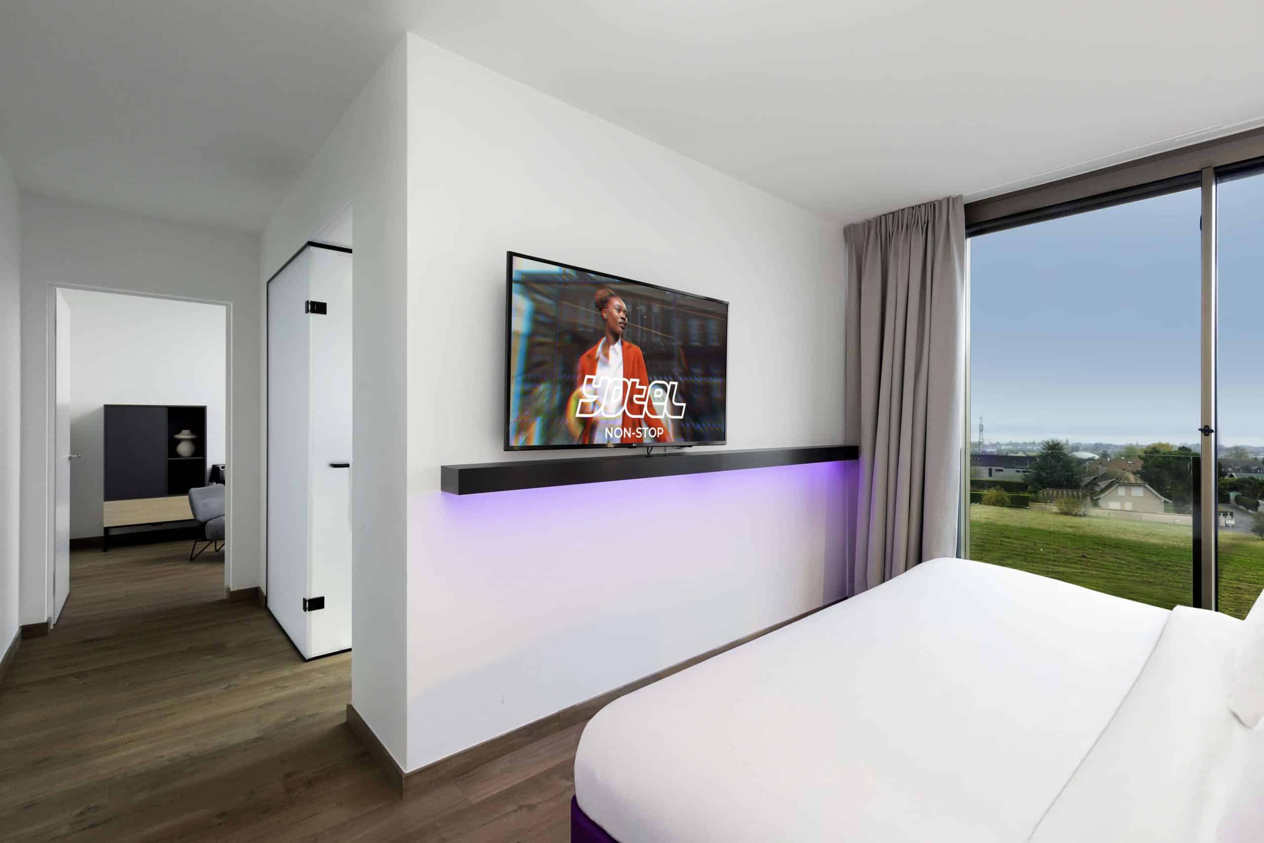 Chambre double moderne avec écran plat - Yotel Geneva Lake