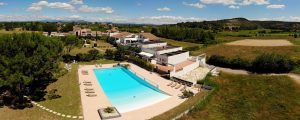 Une vue imprenable sur le domaine et ses équipements