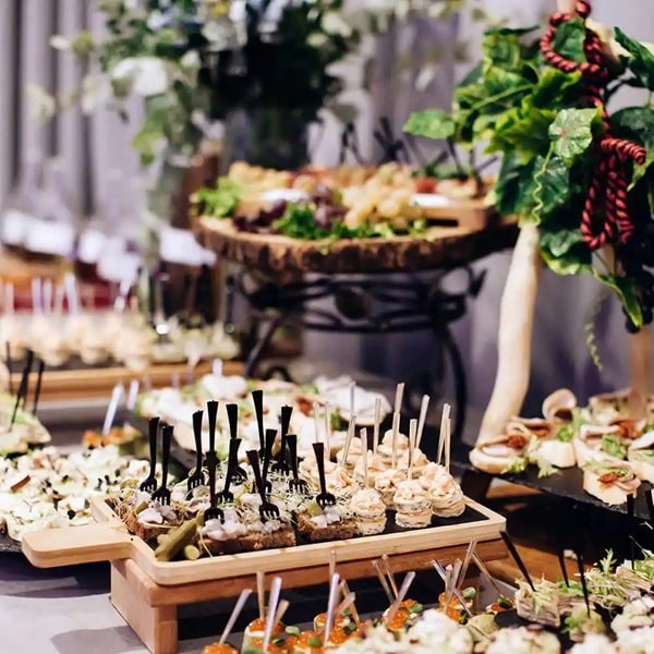 Buffet gourmand et décoré - The K Traiteur Event