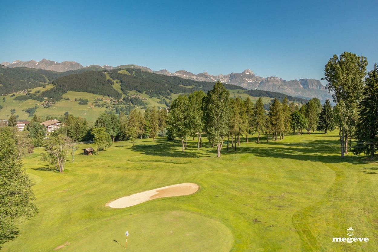 Vue sur le golf du Mont d’Arbois à Megève en été