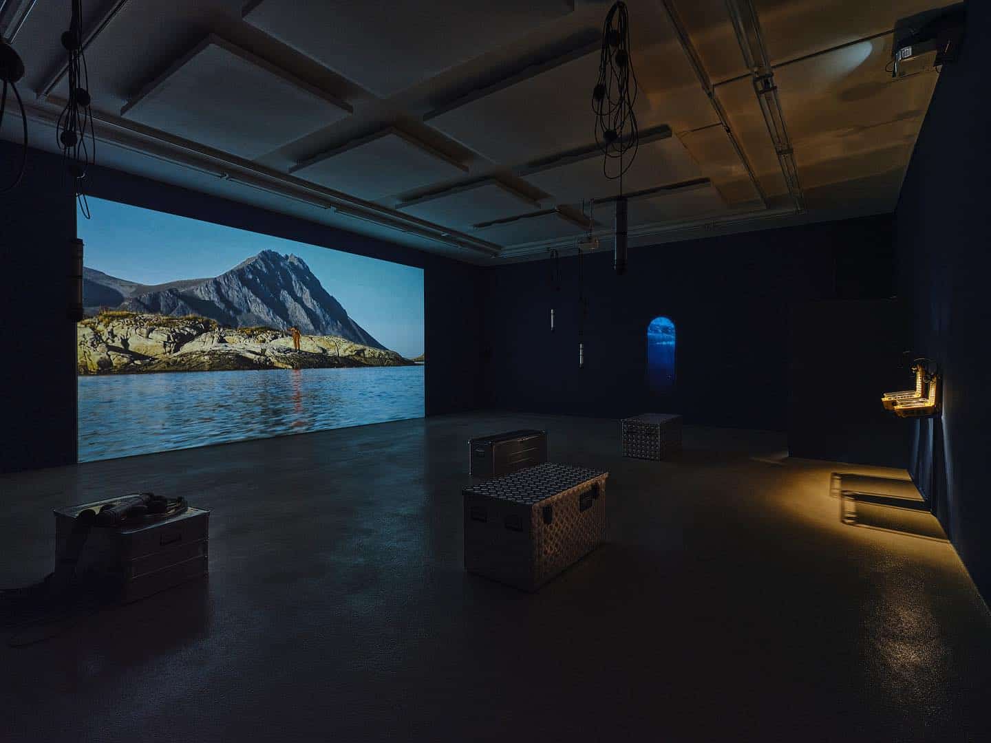 Salle obscure avec projections artistiques à l’Institut d’Art Contemporain de Lyon