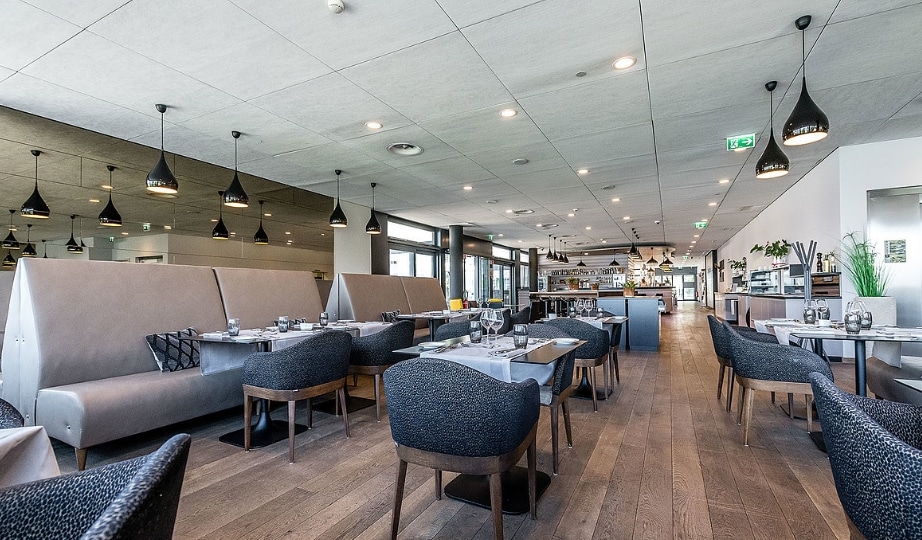 Salle de restaurant moderne du Lake Geneva Hotel