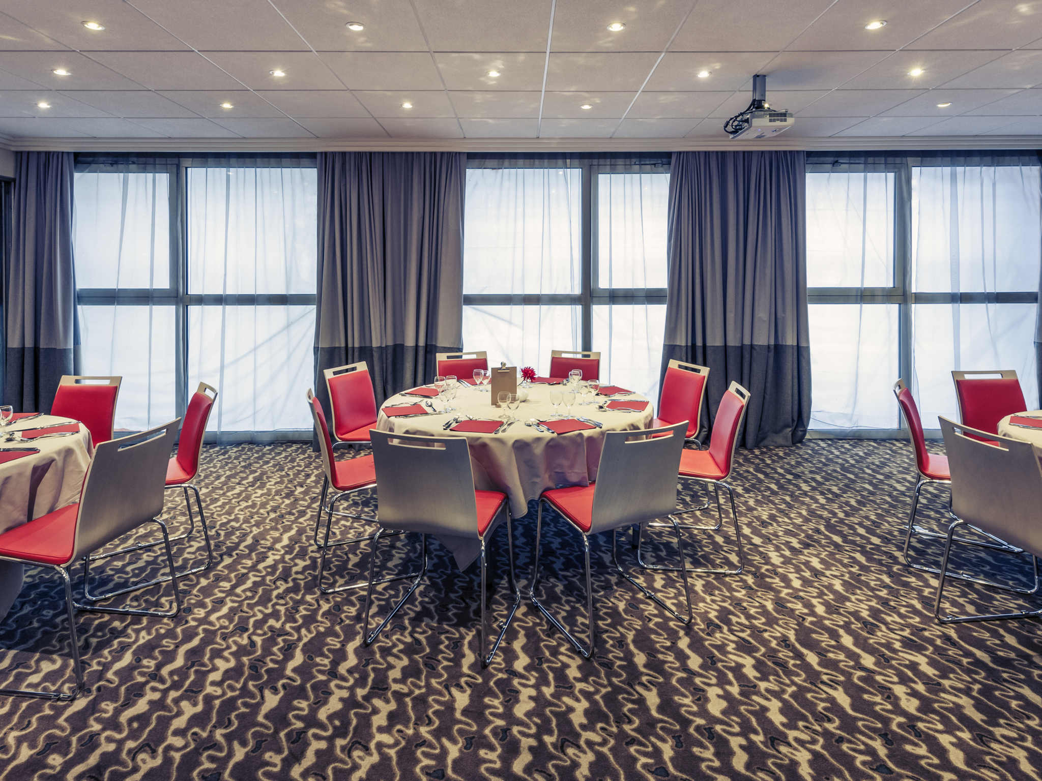 Salle de réunion en format assis Mercure Grenoble