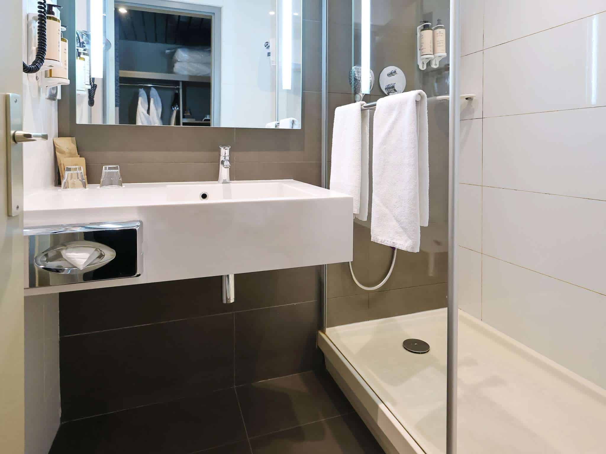 Salle de bain équipée Mercure Grenoble Centre Président