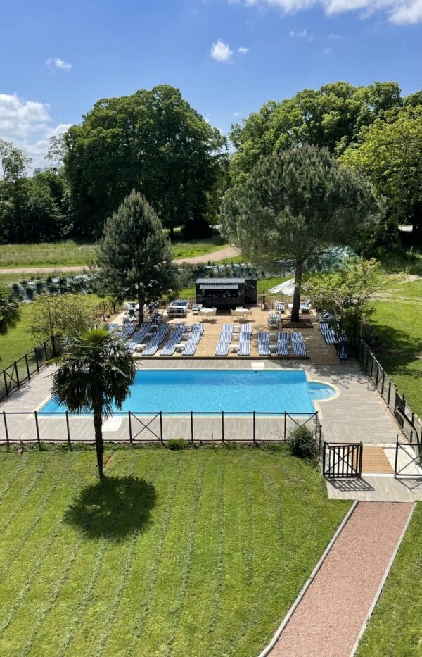 Piscine extérieure au Château de la Barge