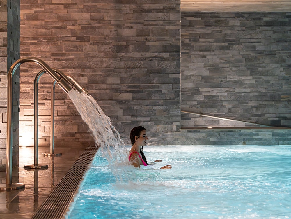Hotel Lyon Metropole Spa avec jet d'eau