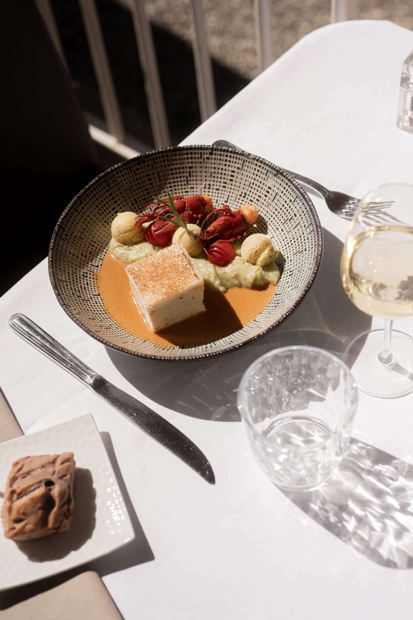 Dessert raffiné servi au Château des Comtes de Challes