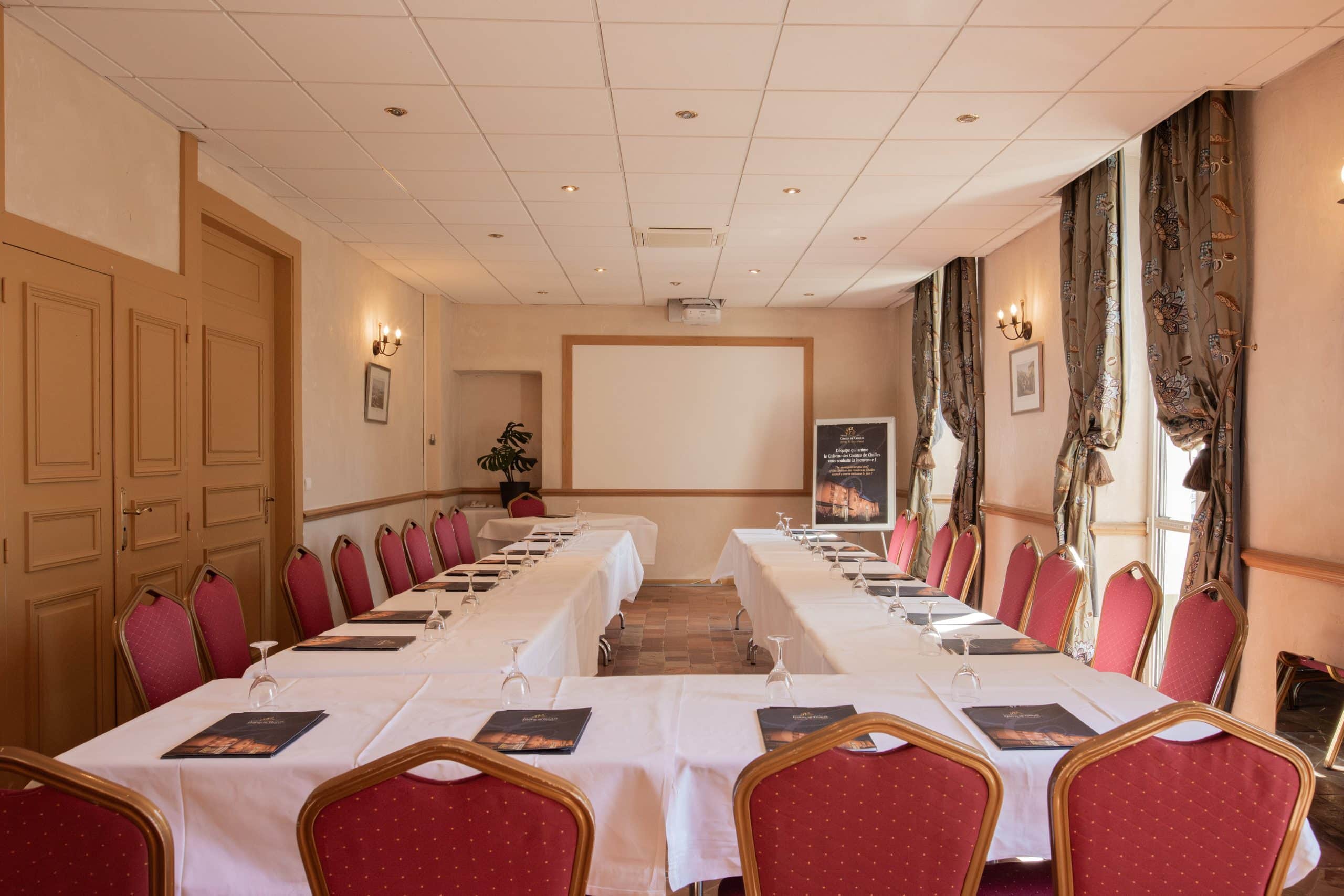 Salle de séminaire en configuration U – Château des Comtes de Challes