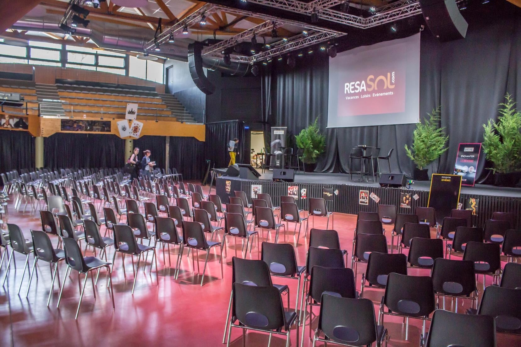 Salle plénière pour conférences au Camping Le Vieux Port