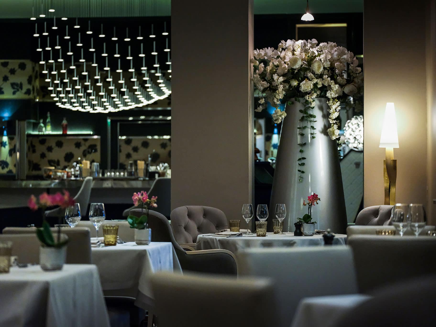 Pour vos événements d'entreprise faites plaisir à vos invités et passer un moment dans l'un des 3 restaurants dont un gastronomique pour à une exploration culinaire. Vous apprécierez l’ambiance jazz et lounge du Hip Bar pour finir votre soirée