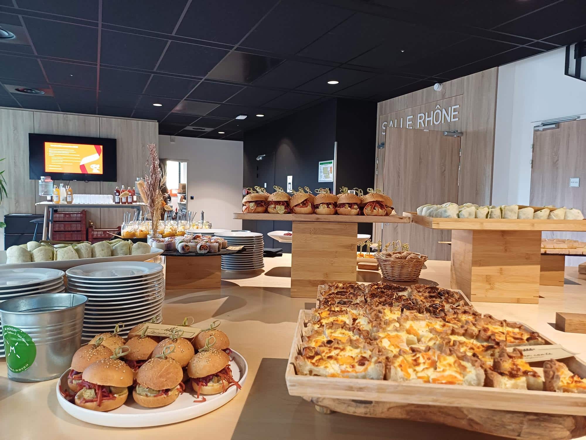 Un buffet gourmand pour les pauses repas à l’Espace Confluence