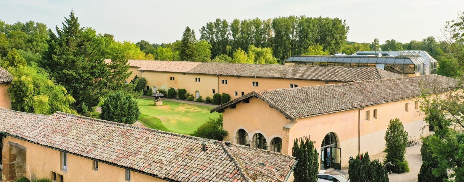Vue aérienne du Domaine du Gouverneur entouré de verdure