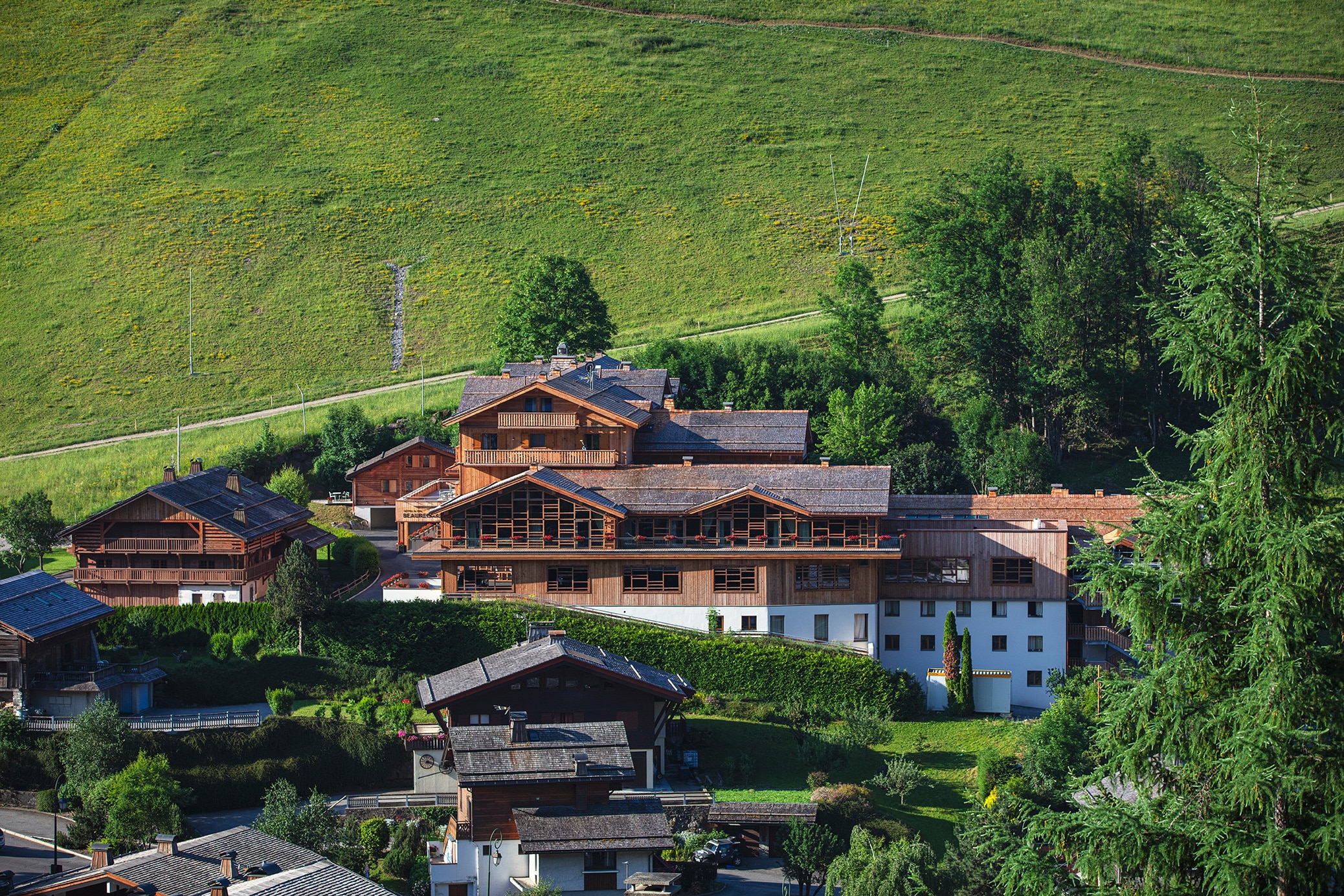 Photo de l’hôtel Beauregard en juin vue de haut