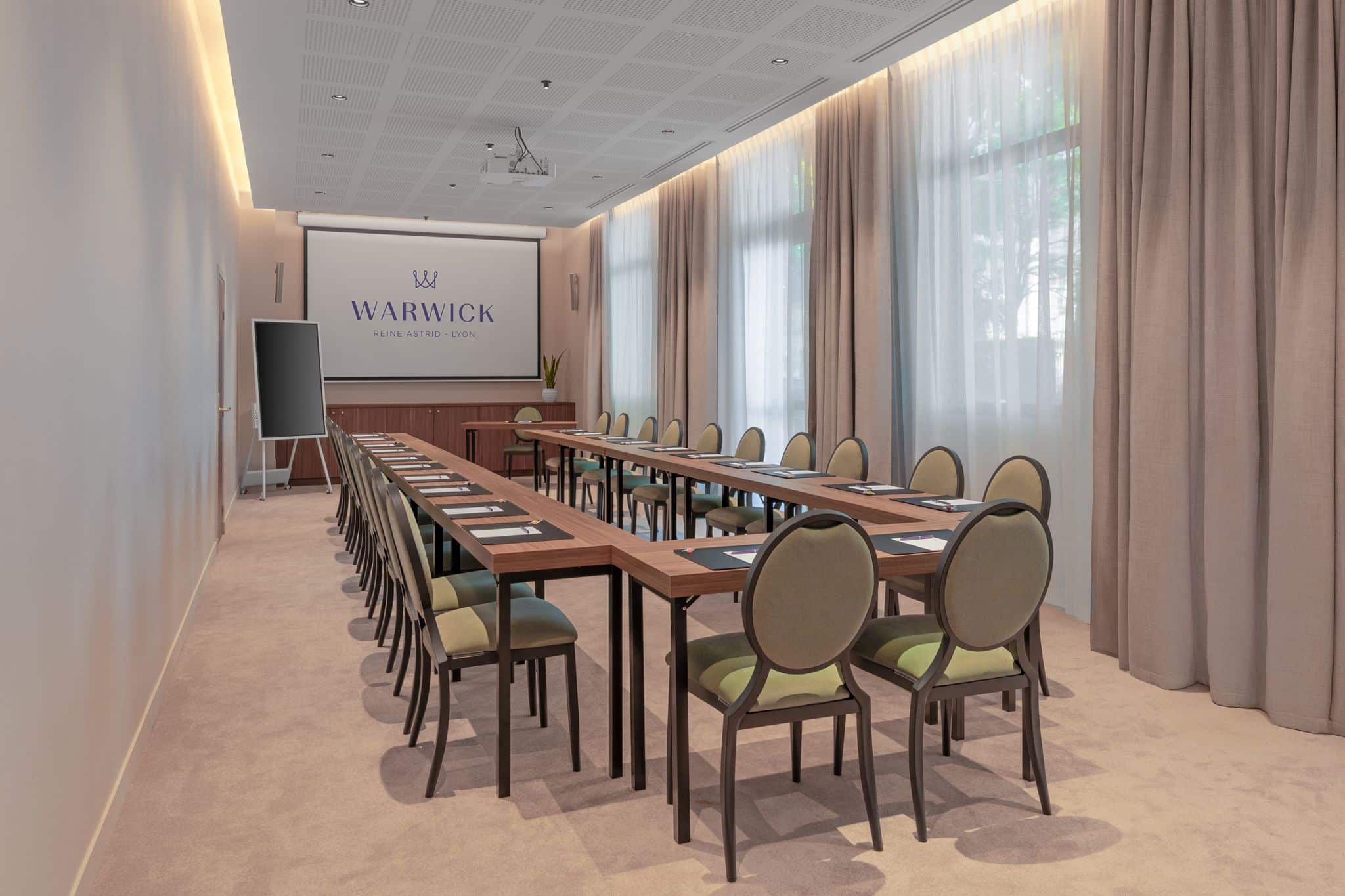 Salle équipée pour projection et présentation