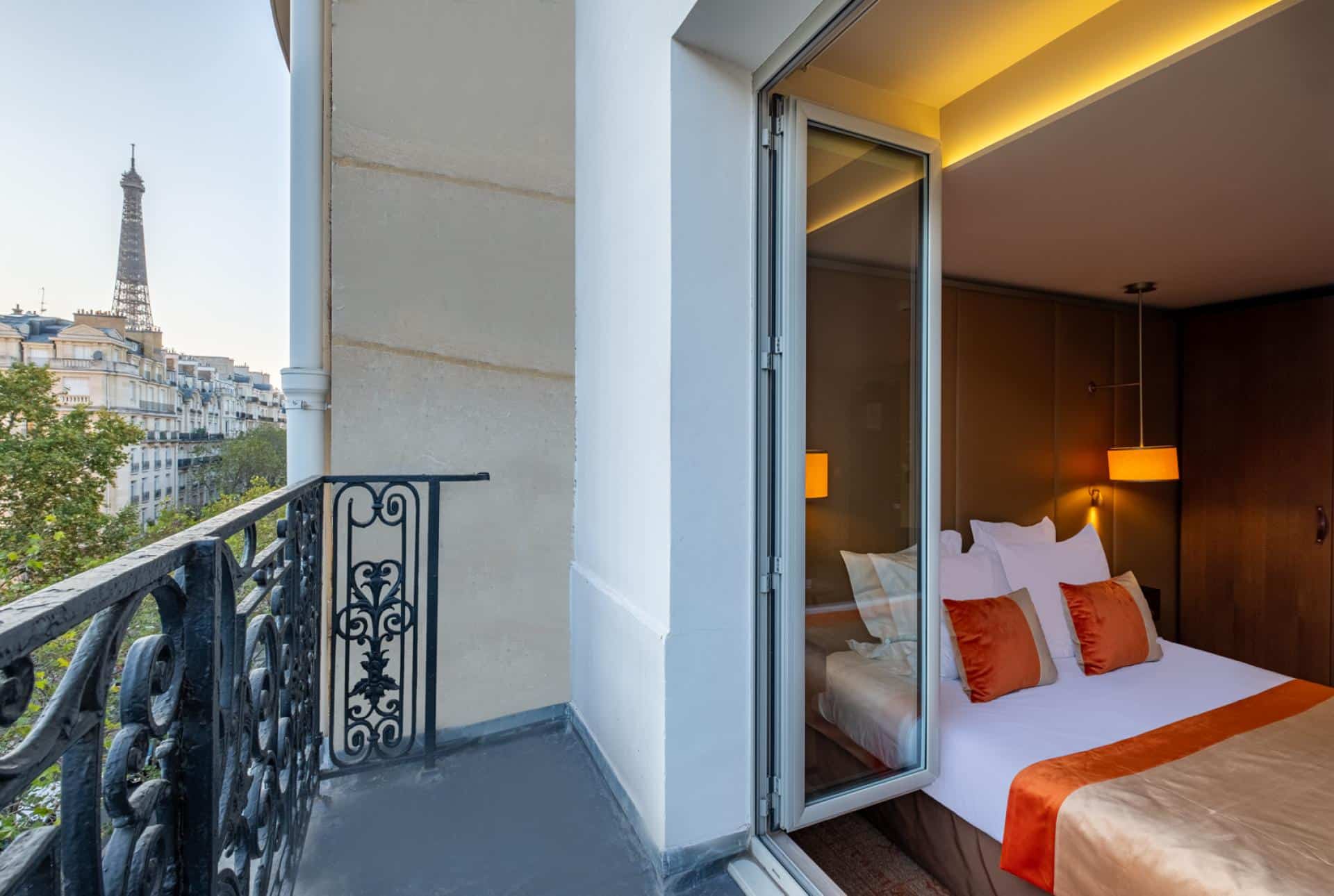 Chambre la Bourdonnais vue sur la tour Eiffelnagée à l’Hôtel La Bourdonnais Paris
