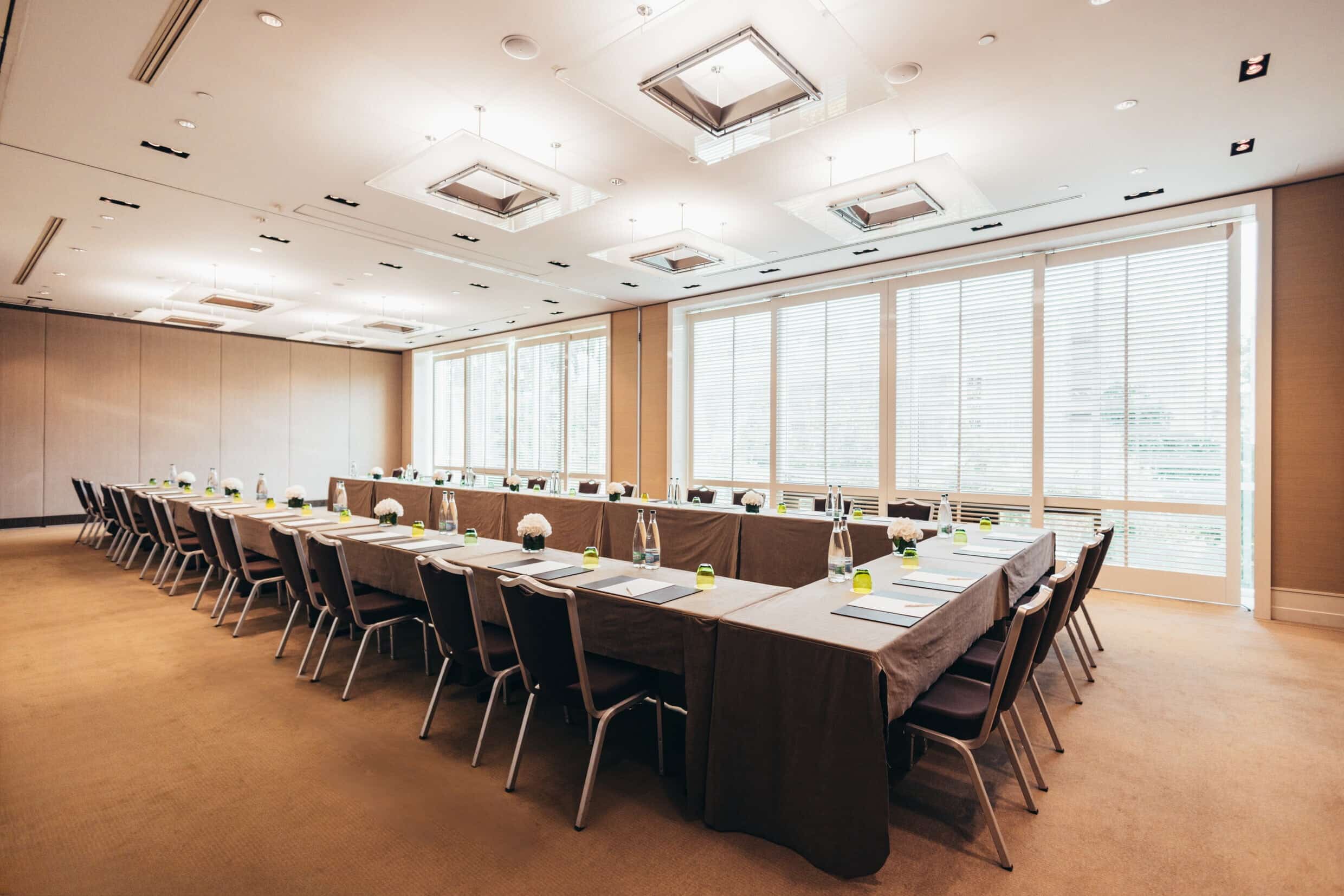 Salle de conférence aménagée à l’InterContinental Genève