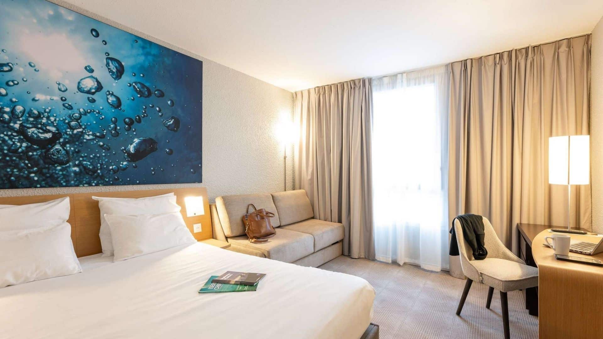 Chambre double moderne au Novotel Grenoble Nord Voreppe