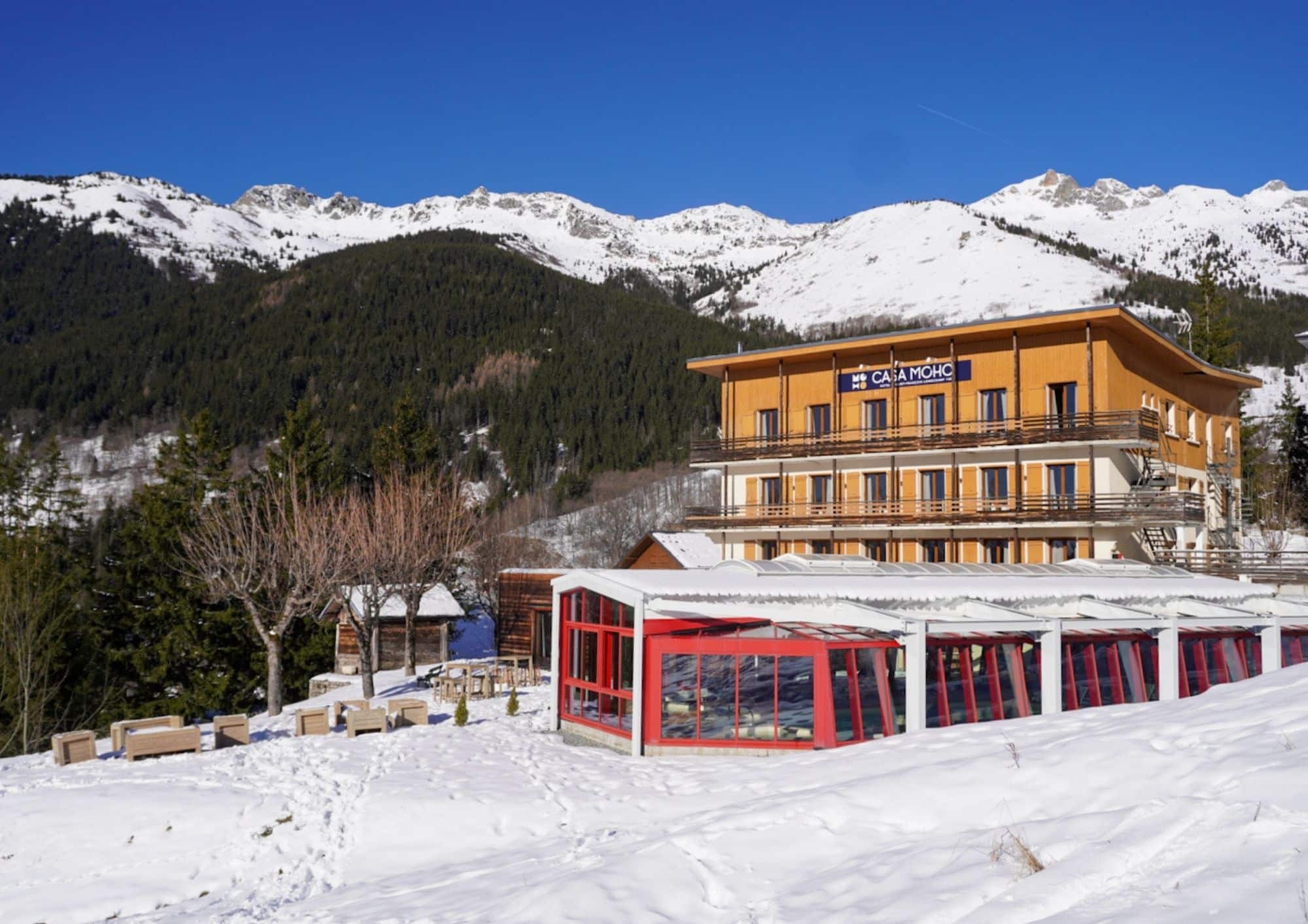 Façade de l’hôtel en hiver – Hôtel Casa Moho
