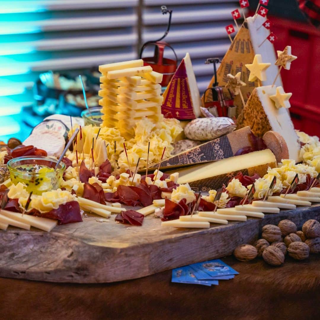 Plateau de fromages et charcuteries – LAKE Montagnes