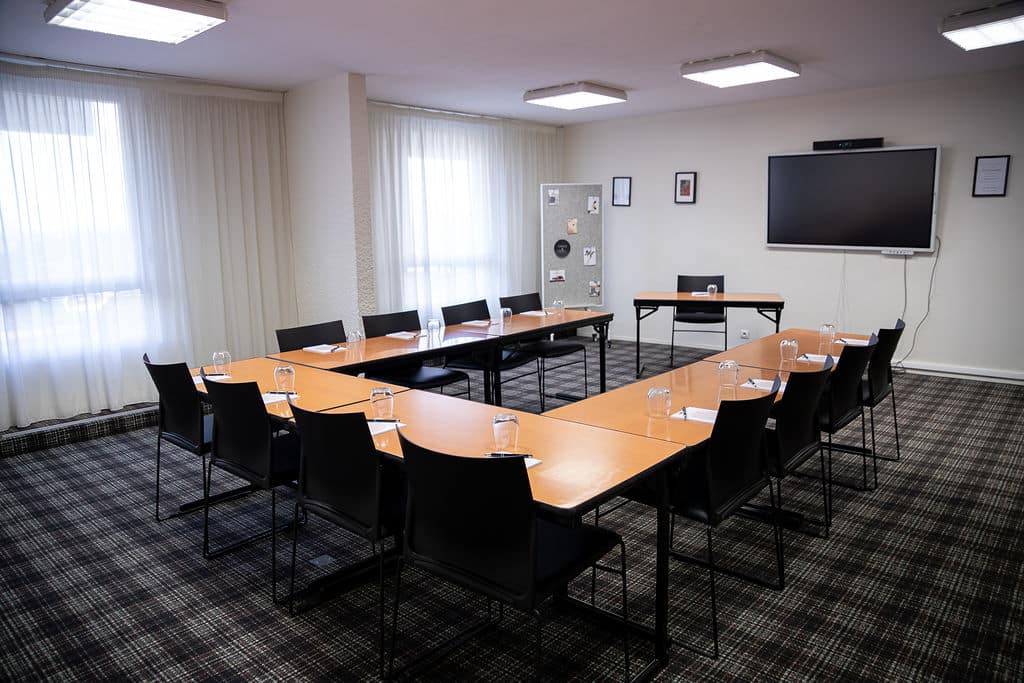 Salle de réunion équipée à l’hôtel By Georgette
