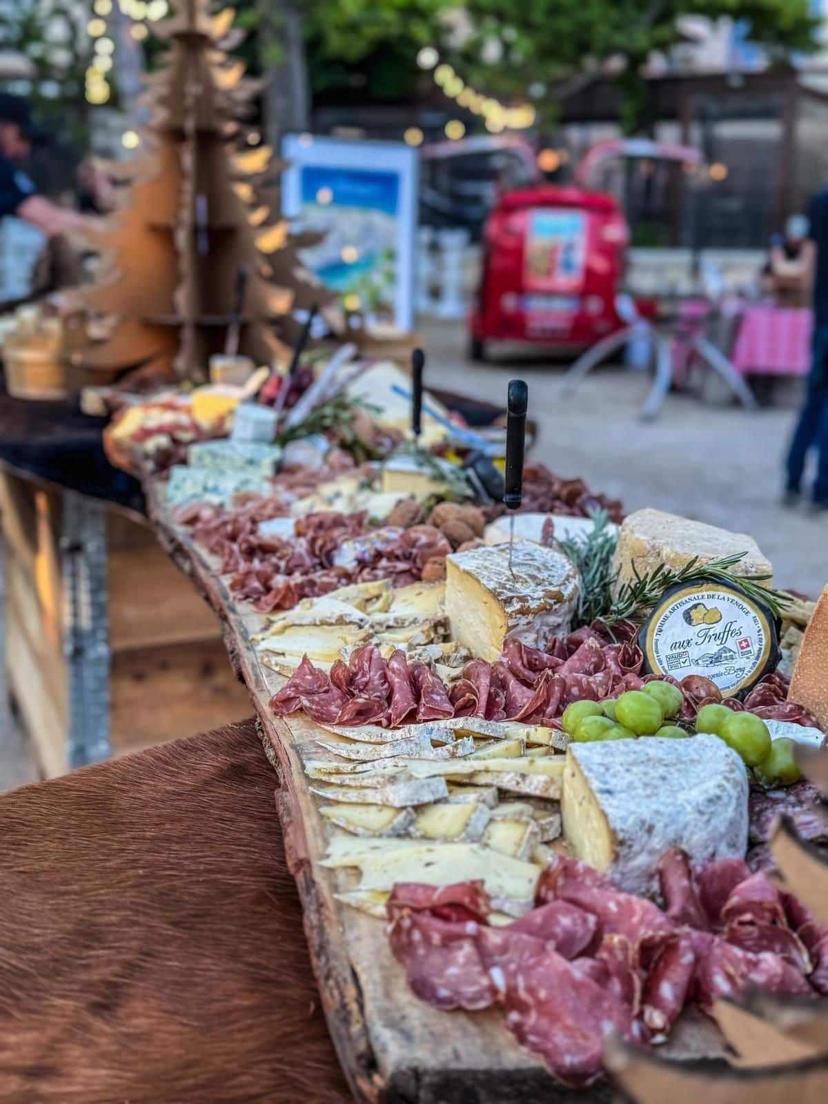 Buffet de charcuteries et vins pour séminaires à Lake Montagnes
