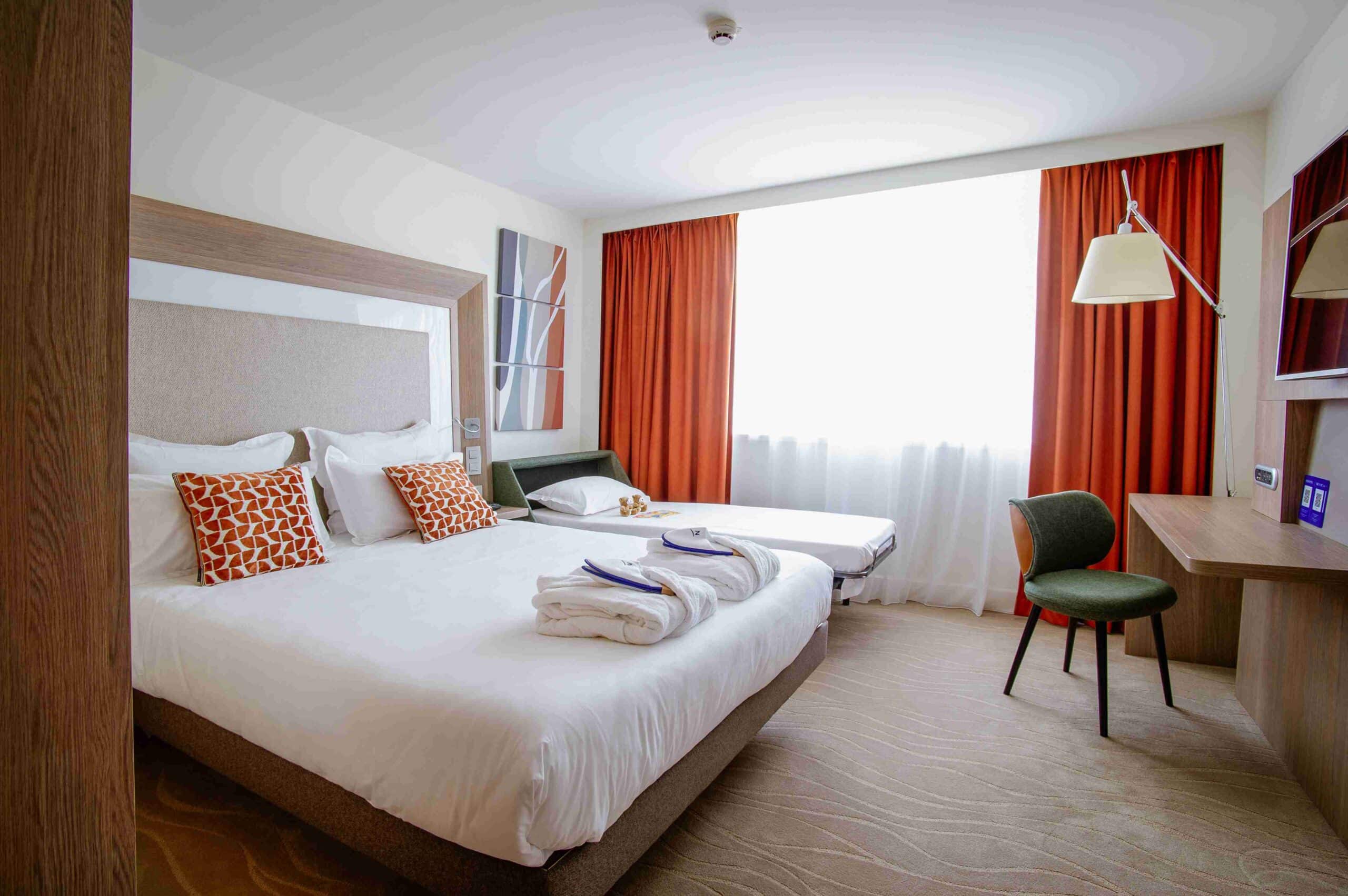 Chambre double spacieuse du Novotel Lyon Confluence