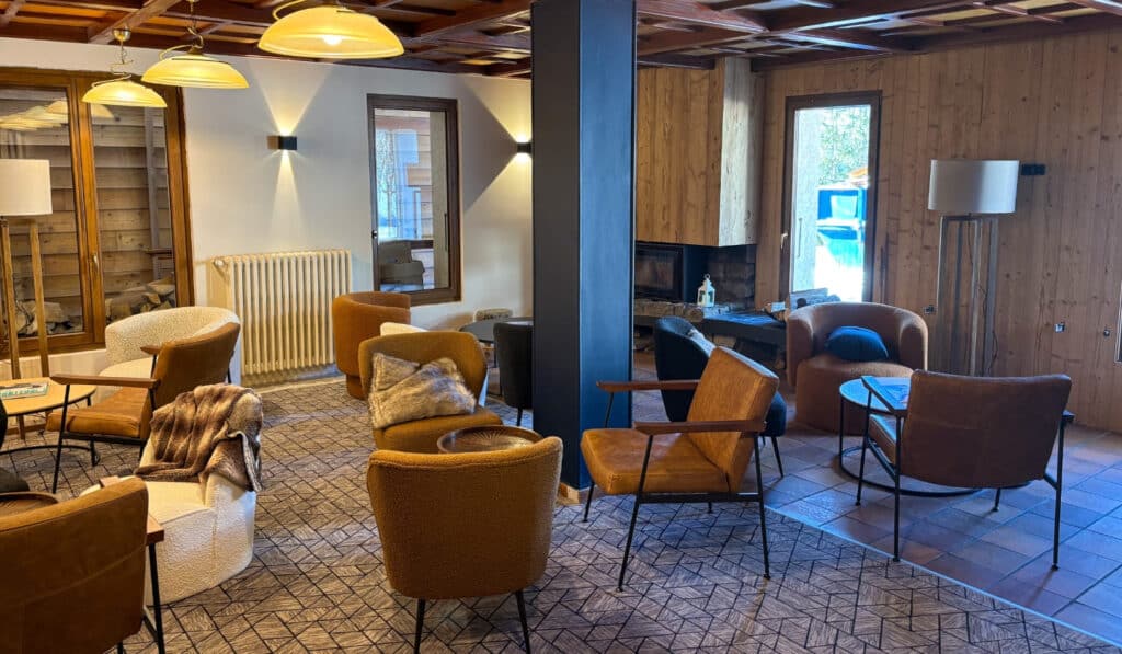 Salon cosy pour détente ou échanges informels.