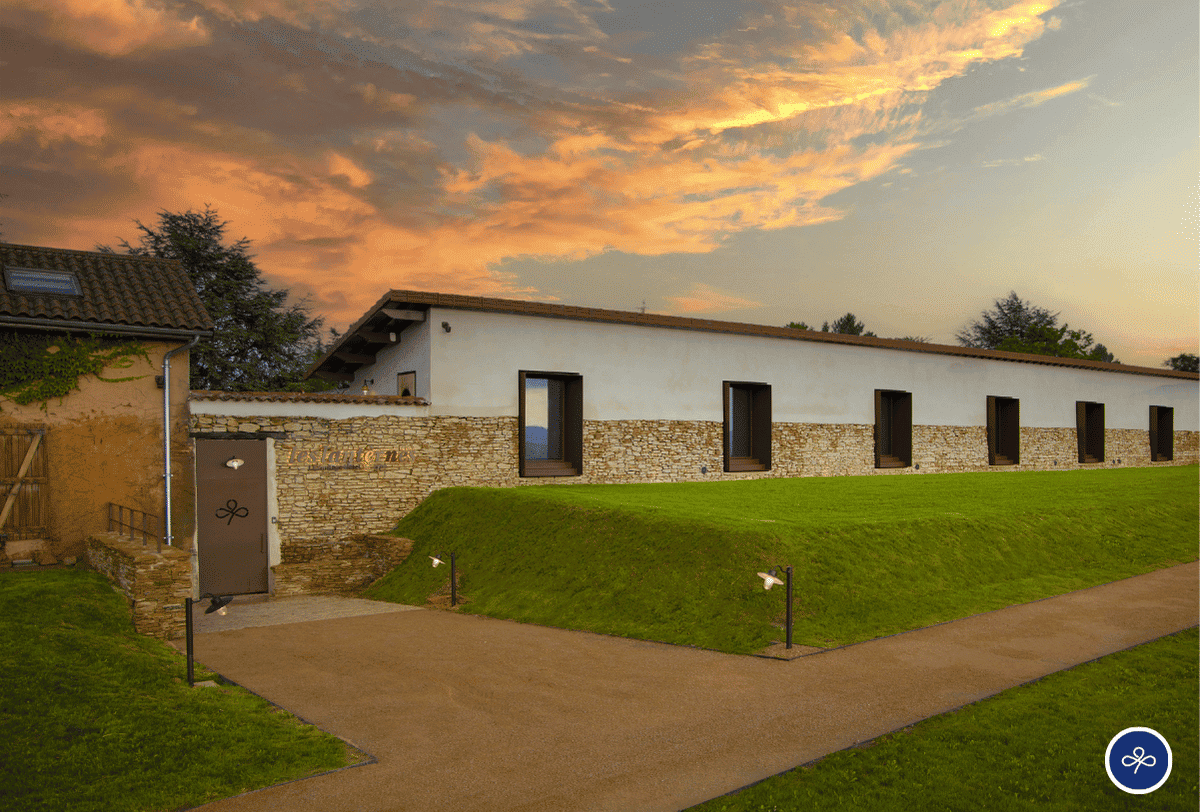 Façade et terrasse de L’Ermitage Hôtel Lyon
