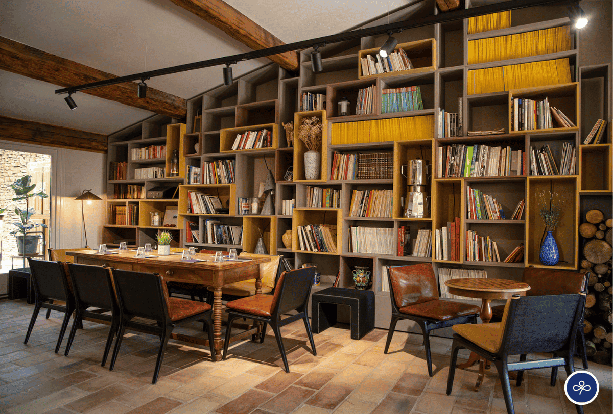 Espace bibliothèque à L’Ermitage Hôtel Lyon