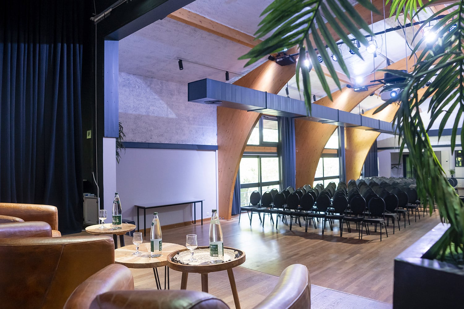 Salle de séminaire moderne et spacieuse au Domaine Lou Capitelle & Spa en Ardèche