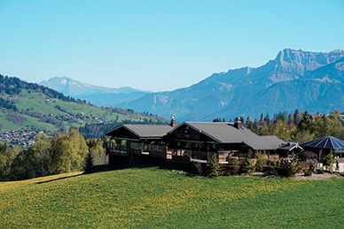 Vue panoramique sur les Fermes de Marie et les montagnes de Megève