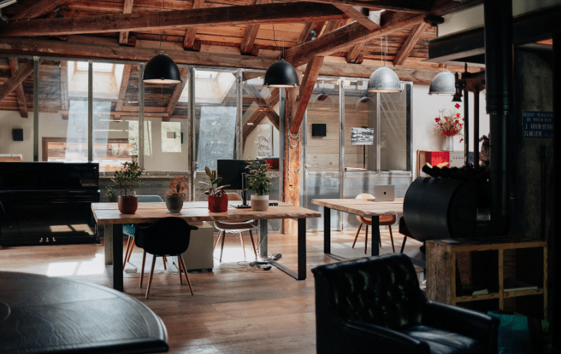 Salle de séminaire lumineuse au Moulin Neuf à Megève