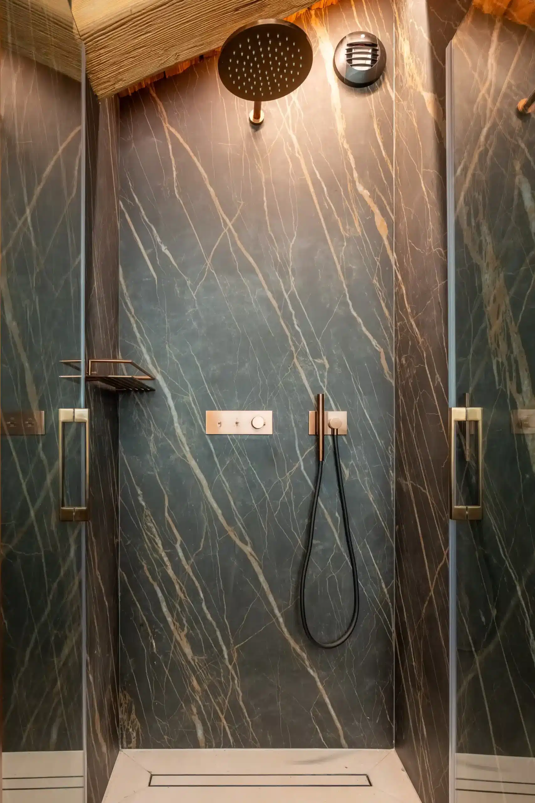 Douche à l’italienne moderne – Les Demoiselles Jacquanes