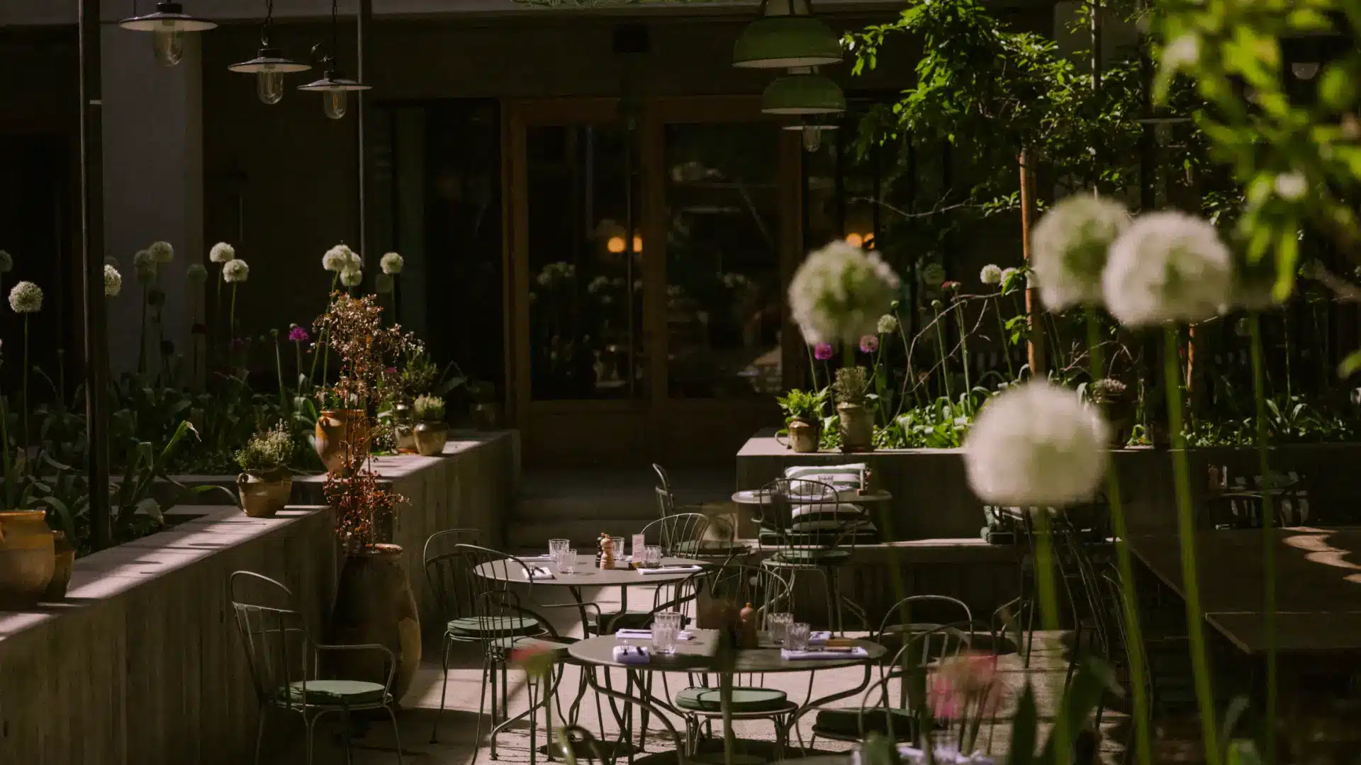 Terrasse ombragée du Grand Mess Clermont-Ferrand