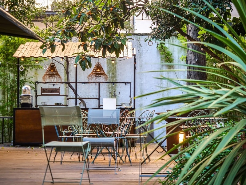 Table extérieure à Maison Montgrand