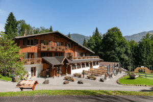 Le Chalet Le Sauvageon propose un cadre montagnard adapté aux événements professionnels.