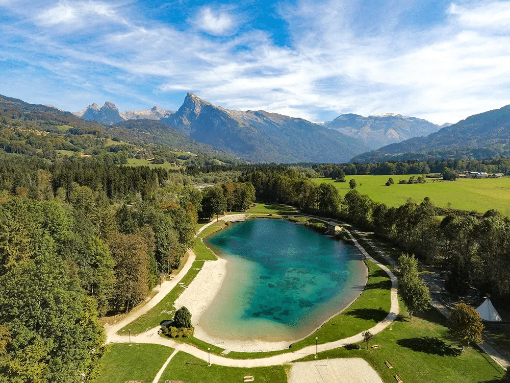 Lac de montagne proche du Chalet Le Sauvageon