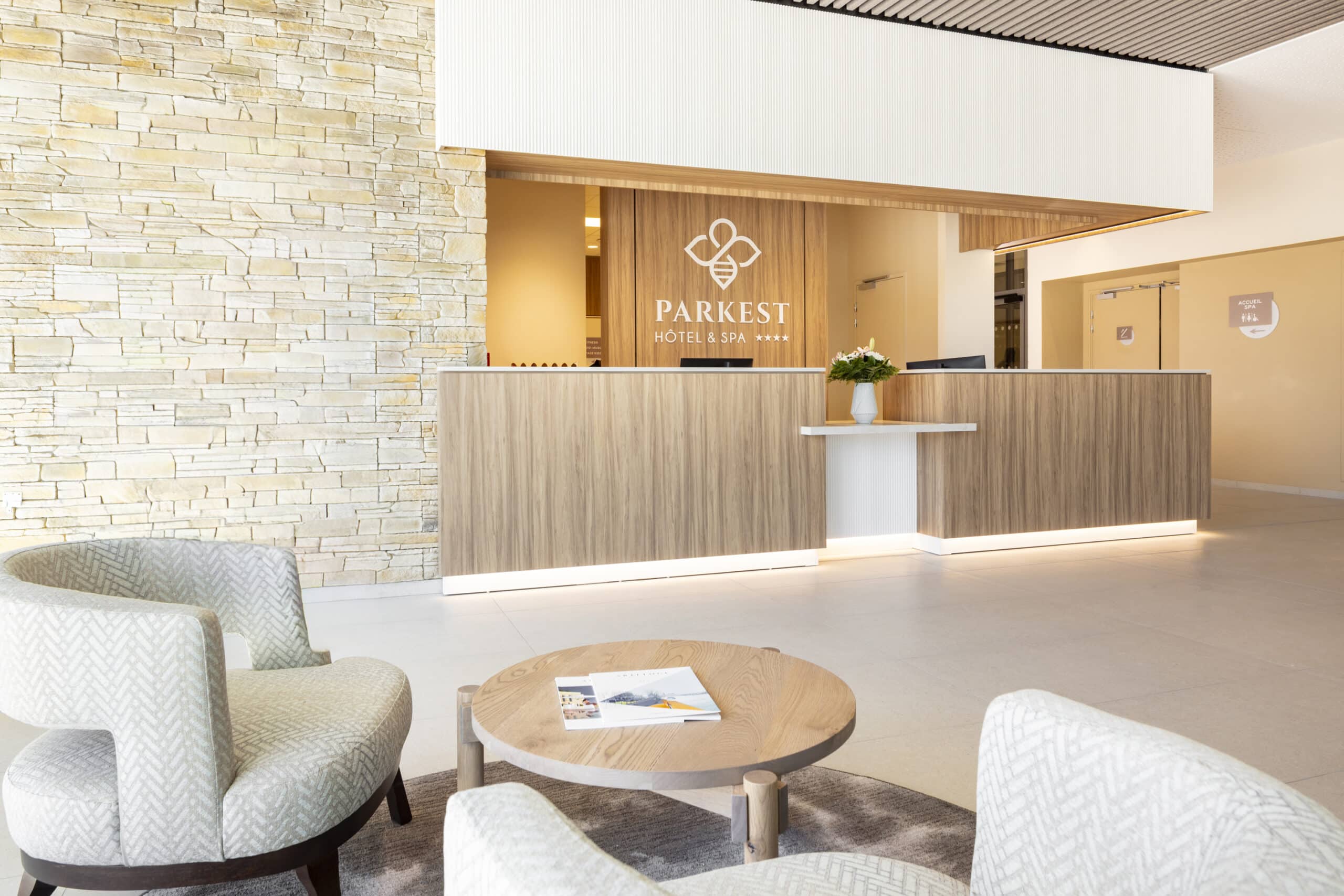 Salle design aux lignes modernes pour événement au Parkest Genas