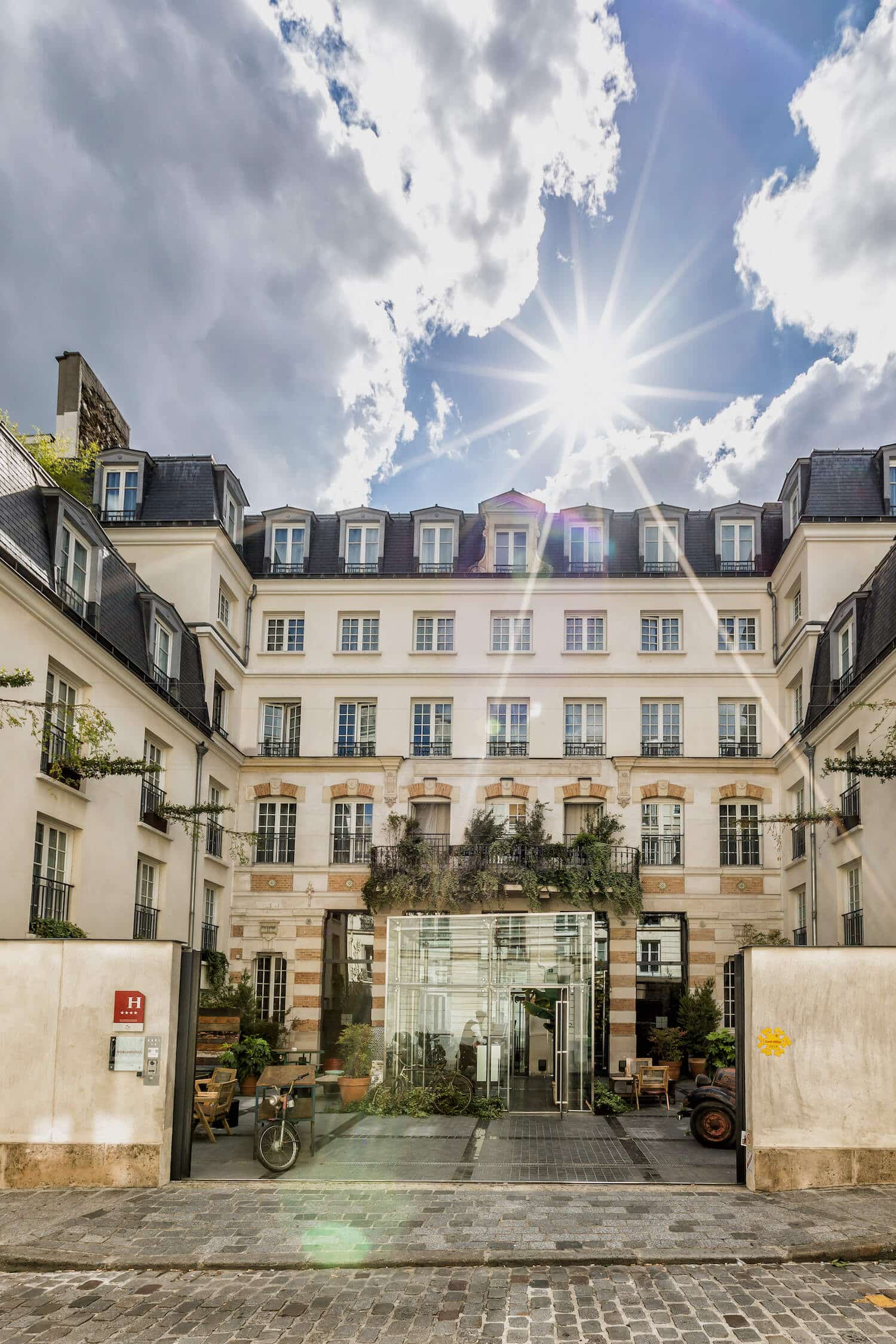 Devanture Hôtel Kube Paris